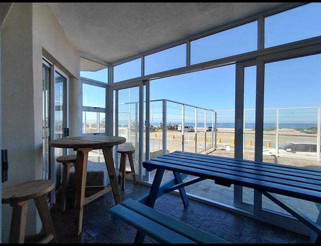 2 BEDROOM APARTMENT FOR SALE IN JEFFREYS BAY CENTRAL